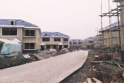 建設中的江洲墟場安置小區。